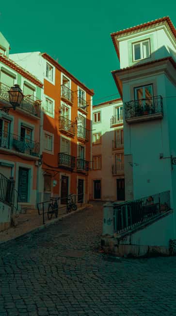 Lisbon: Tuk-Tuk Tour Historical Alfama old town private tour - The Fado Museum and a final return