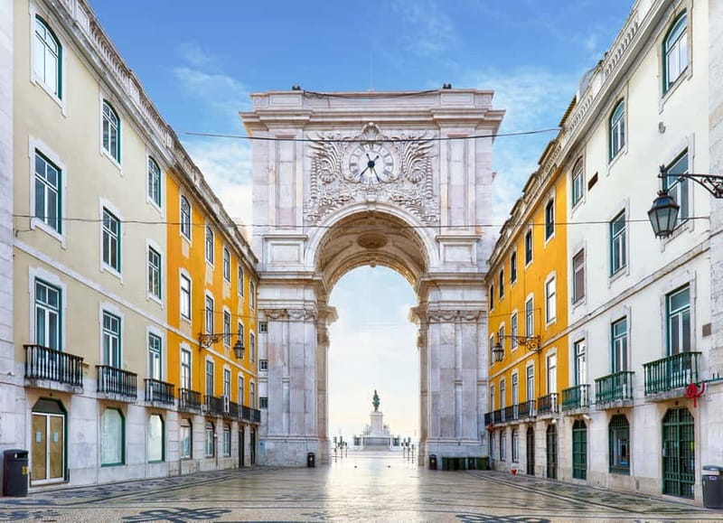 Lisbon with Tukxi: Historical Secrets by Tuk-Tuk - Graça and the climb to Lisbon’s best views