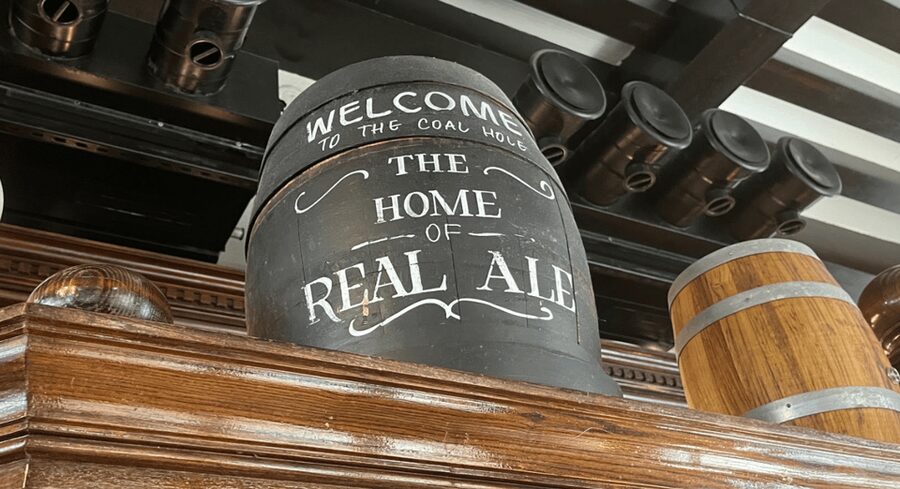 London: Historic London Pub Walking Tour - What happens inside the four pubs