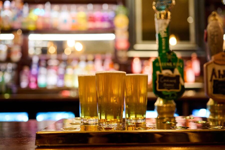 London: Historic Pubs, British Ales & Classic Dishes - The Old Bell Tavern and Fleet Street stories