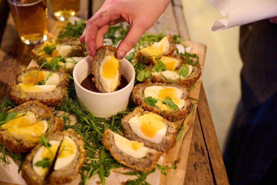 London: Historic Pubs, British Ales & Classic Dishes - Walking, timing, and group size