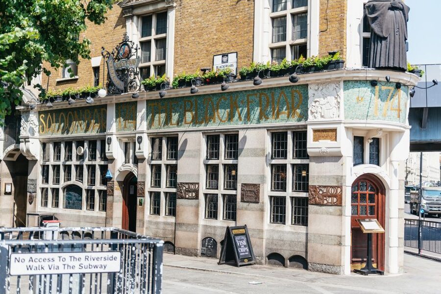 London: Historic Pubs of Central London Walking Tour - Four Pubs, Four Different Windows on London