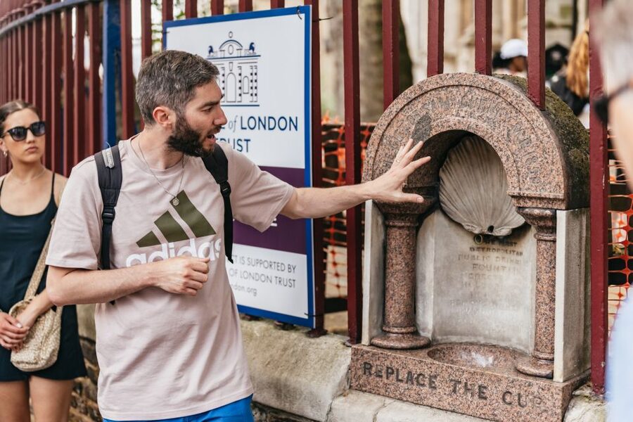 London: Historic Pubs of Central London Walking Tour - Why the Guide Matters More Than the Pint