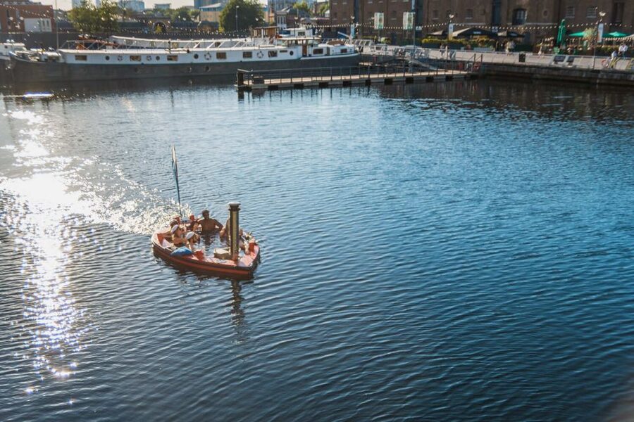 London: Hot Tub Boat Guided Historical Docklands Cruise - Cruising Canary Wharf for 75 minutes