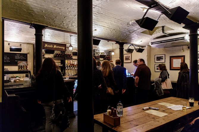 London Small Group Tour of Historical Pubs - Dickens, Doyle, and a 17th-century literary pub