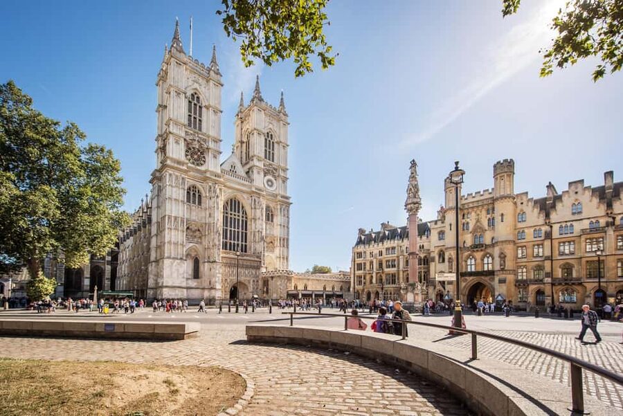 London: Westminster Abbey Tour with a Royal Heritage Guide - Why Westminster Abbey rewards a guided visit