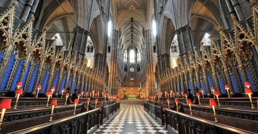 London: Westminster Abbey Tour with a Royal Heritage Guide - Entering the Gothic interior