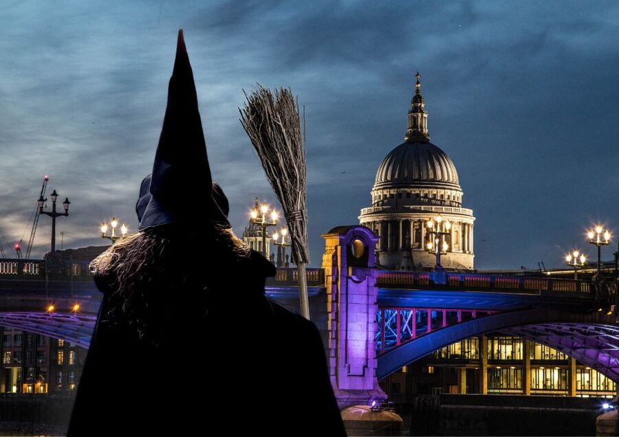 London: Witches and History Bankside Walking Tour - St Paul’s Cathedral and the finish near Queen Victoria Street