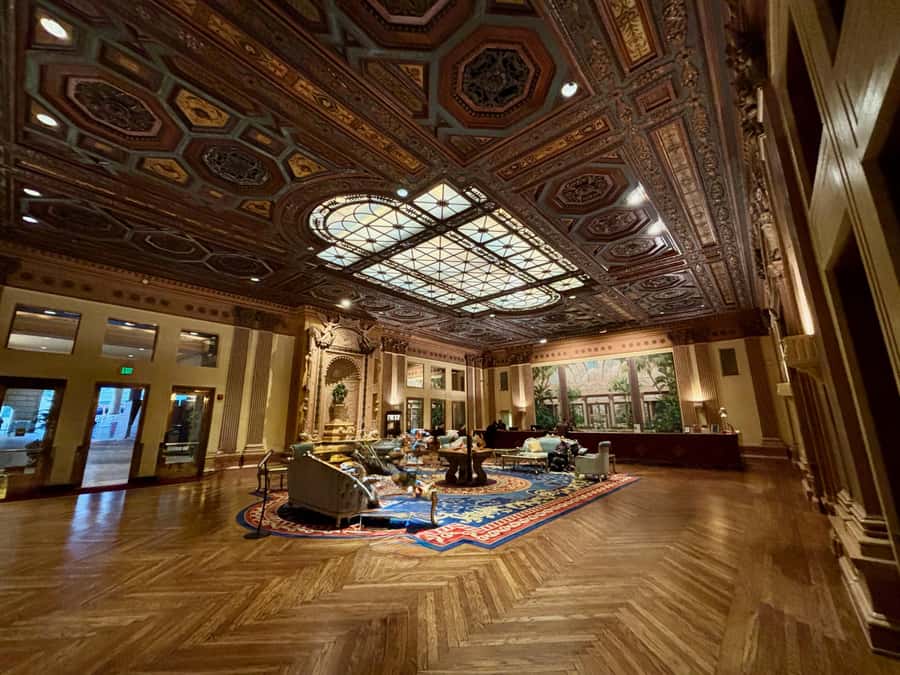 Los Angeles: Downtown History & Architecture Walking Tour - Broadway’s movie palaces and old Hollywood stories