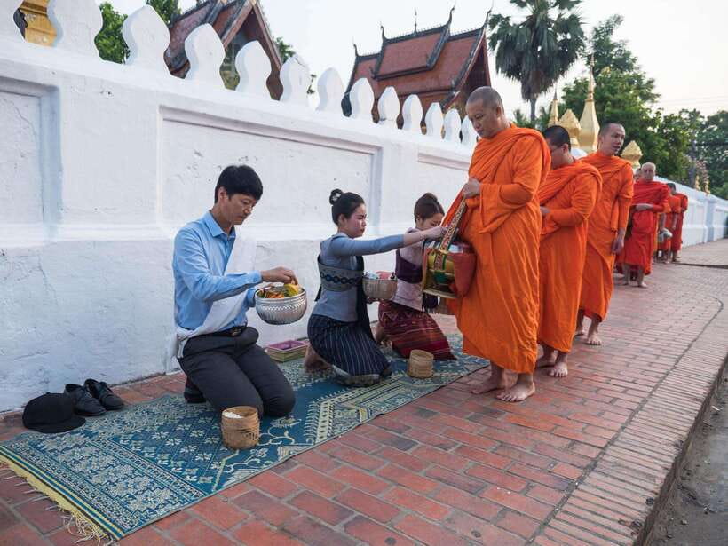 Luang Prabang: UNESCO World Heritage City Highlights Tour - Wat Sensoukharam and the former Royal Palace