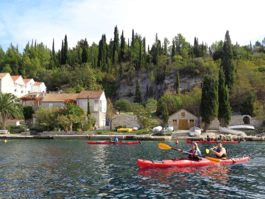 Lumbarda: Half-Day Kayaking and History with Wine delight - Paddling between Lumbarda’s small islands