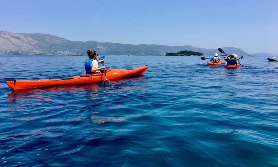 Lumbarda: Half-Day Kayaking and History with Wine delight - GRK wine and Klašun pastries