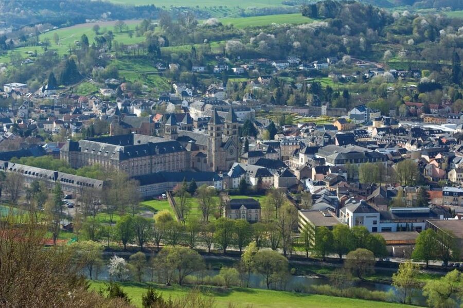 Luxembourg: Nature, History and Castles Full-Day Tour - The guide arrangement and what to expect