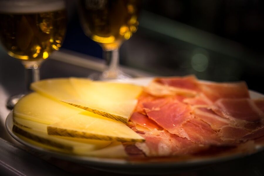 Madrid: Authentic Tapas Evening Tour with a side of History - Why this tapas tour works well on a first evening