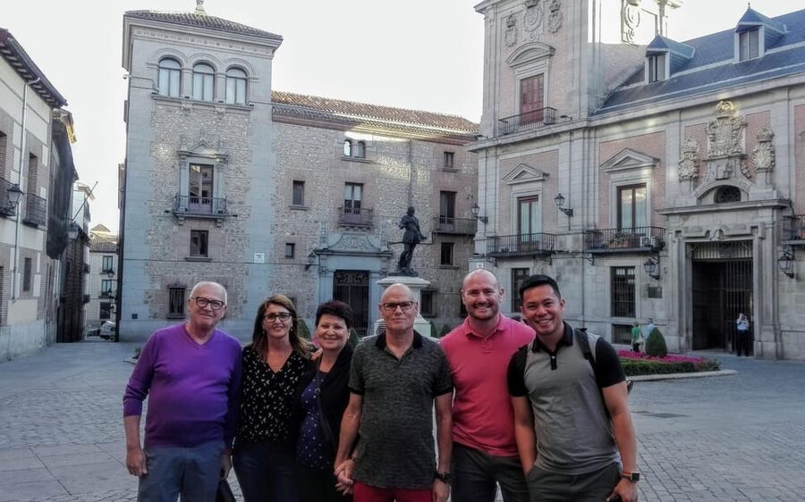 Madrid: Authentic Tapas Evening Tour with a side of History - What the $93 price includes