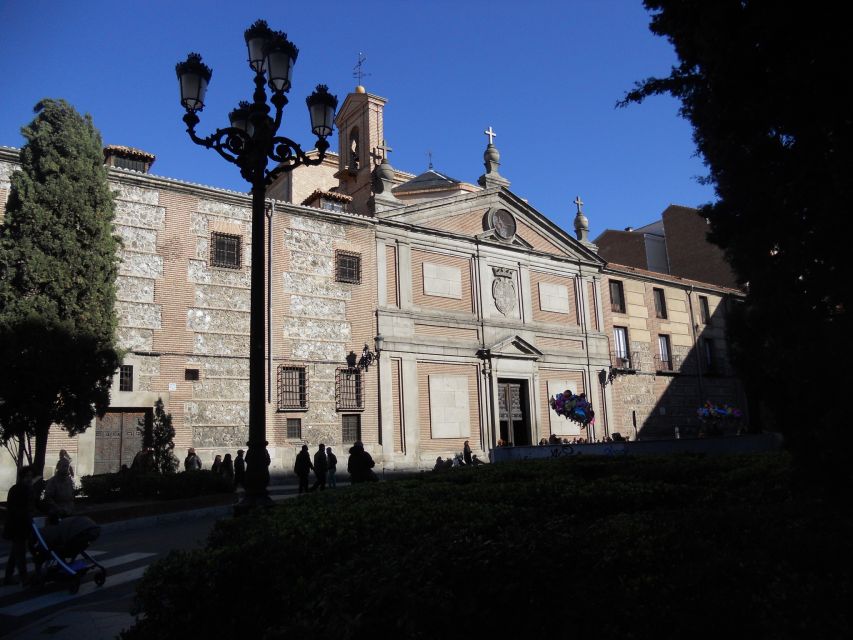 Madrid City Tour: Culture and History - Plaza de la Villa and the older city