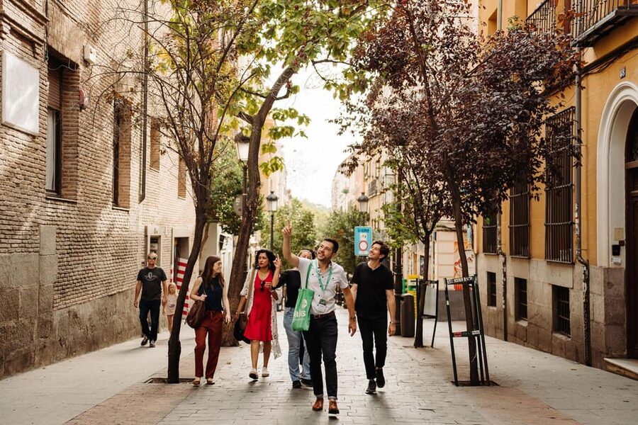 Madrid: Royal Palace, Prado Museum & Historic Center Tour - Two hours with Velázquez, Goya, and the Prado