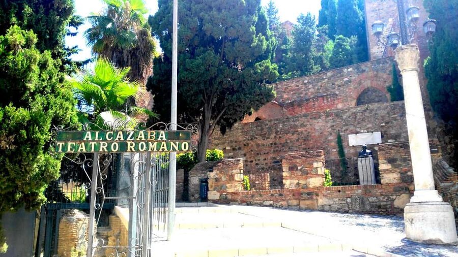 Málaga: 2h Walking Historical Tour–Art, Culture and Legends - Starting where Málaga first took shape