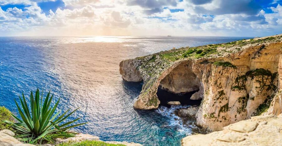 Malta: Prehistoric Temples, Limestone Heritage & Blue Grotto - Pickup, minibuses, and the morning schedule