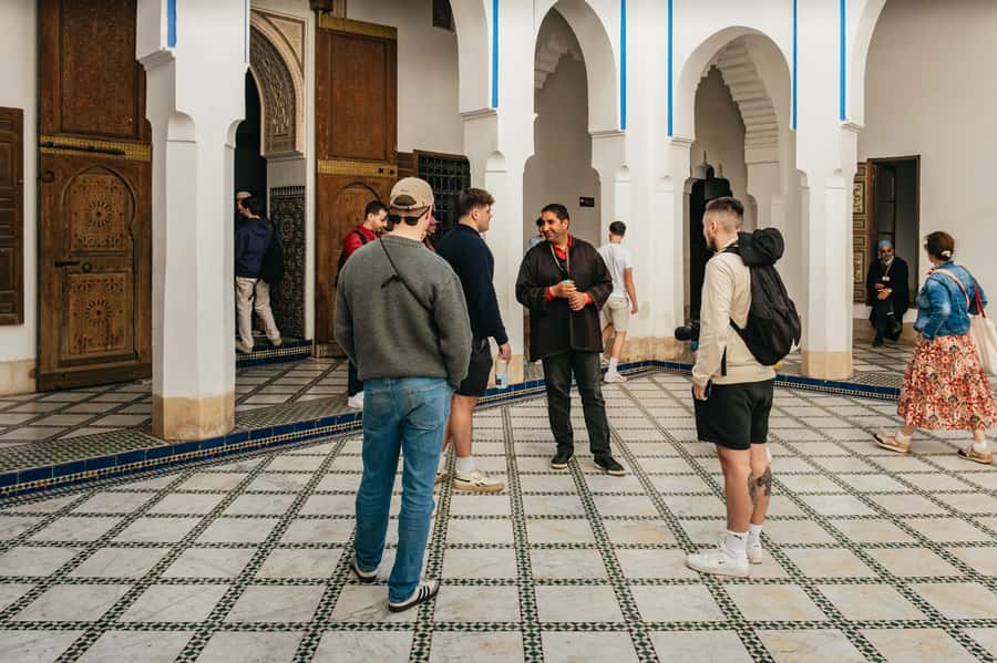 Marrakech: Saadian Tombs & Bahia Palace, Medina Guided Tour - Bab Agnaou and the Kasbah in 30 useful minutes