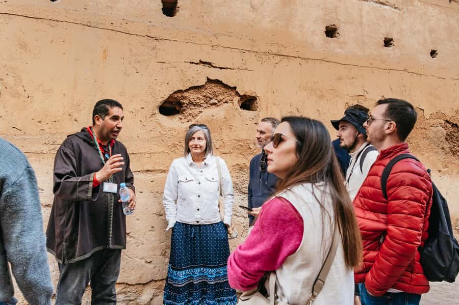 Marrakech: Saadian Tombs & Bahia Palace, Medina Guided Tour - The Saadian Tombs and the problem of the famous room