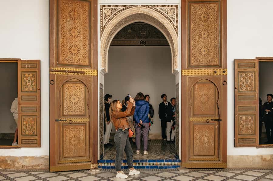 Marrakech: Saadian Tombs & Bahia Palace, Medina Guided Tour - How much walking, heat, and crowding to expect