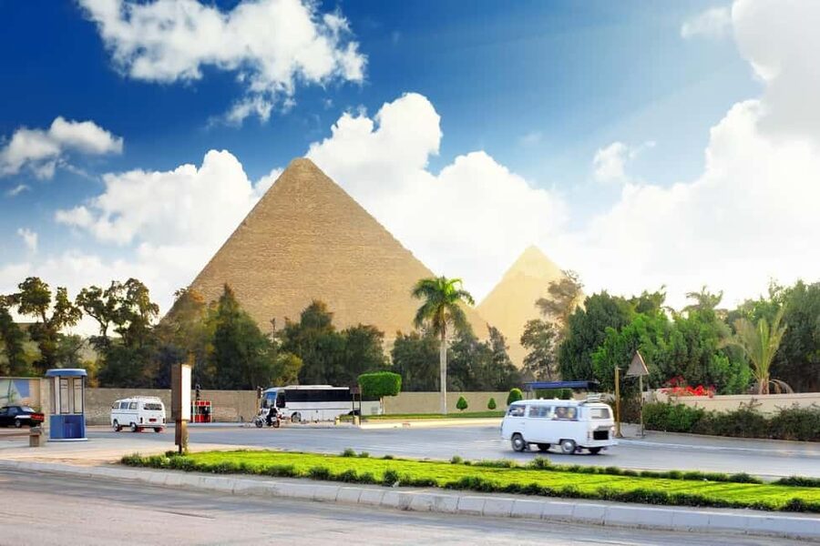 Marsa Alam: Ancient Cairo & Giza Pyramids Day Trip by Plane - Khan al Khalili and Cairo’s narrow lanes