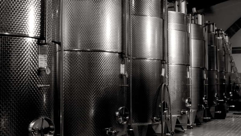 Marsala: Historic winery tour with wine tasting - Language, guiding, and group atmosphere