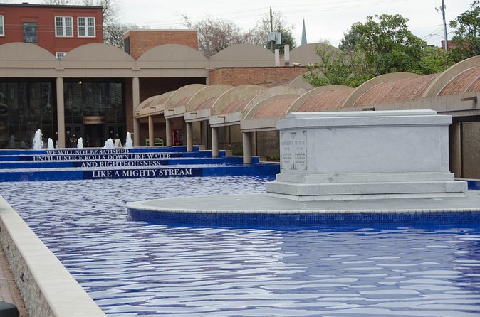 Martin Luther King Jr. History Walking Tour - The King Center and the final resting place