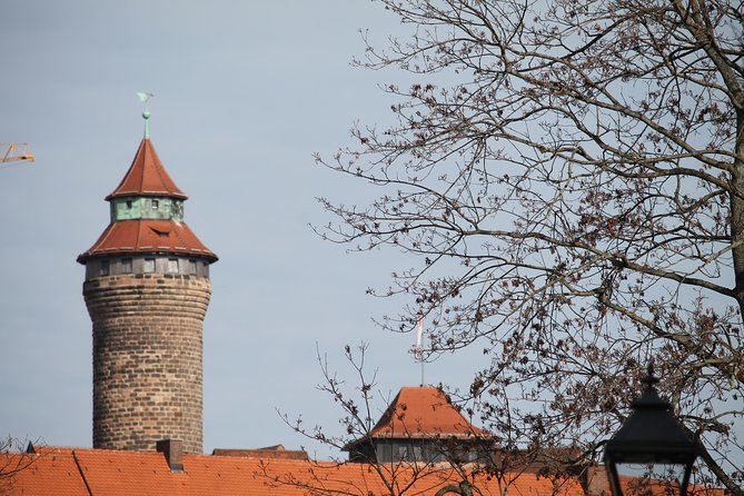 Medieval Tour in Nuremberg in Spanish - Weisser Turm marks the first city wall