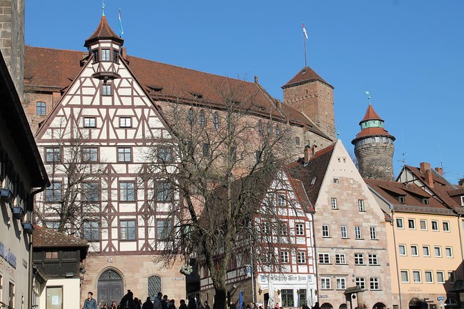 Medieval Tour in Nuremberg in Spanish - Ehekarussell turns marriage into a fountain