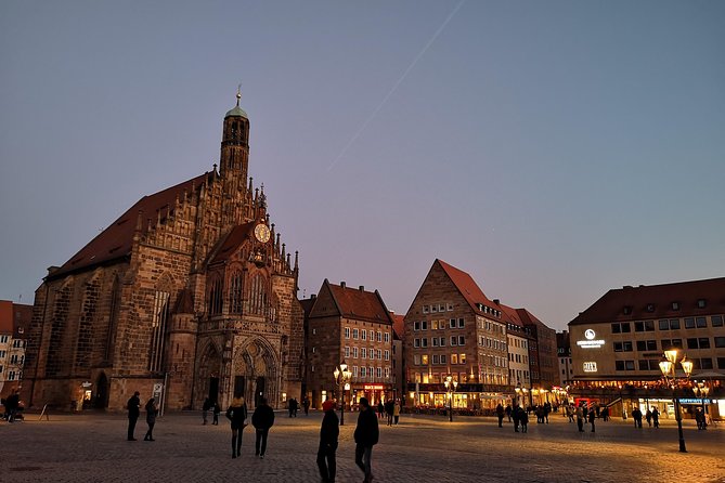 Medieval Tour in Nuremberg in Spanish - St. Lorenz connects faith with local stories