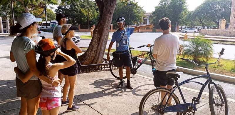 Mérida: Montejo Boulevard and Historic Center bike tour - What the Guide Adds