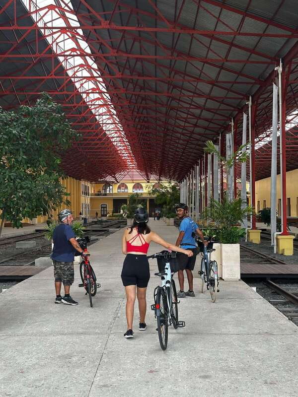 Mérida: The E-bike tour with history and culture - Paseo de Montejo and the Monument to the Homeland