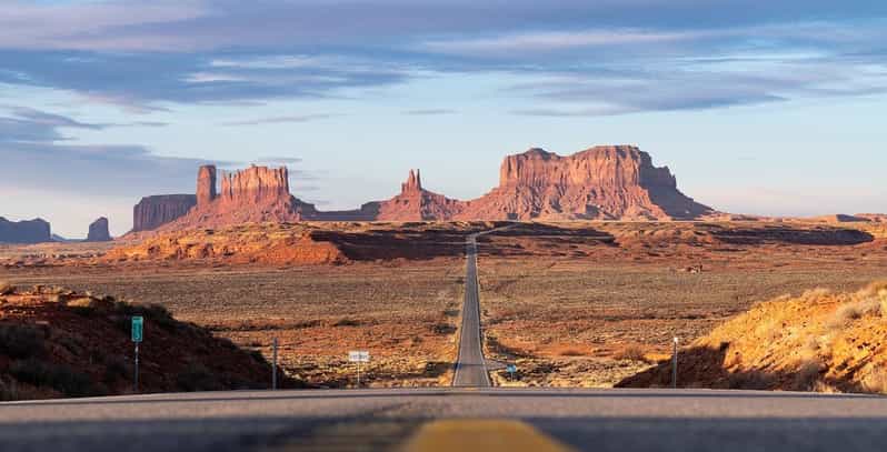 Monument Valley: Cultural Tour with Dinner and Entertainment - Why the backcountry changes the Monument Valley experience