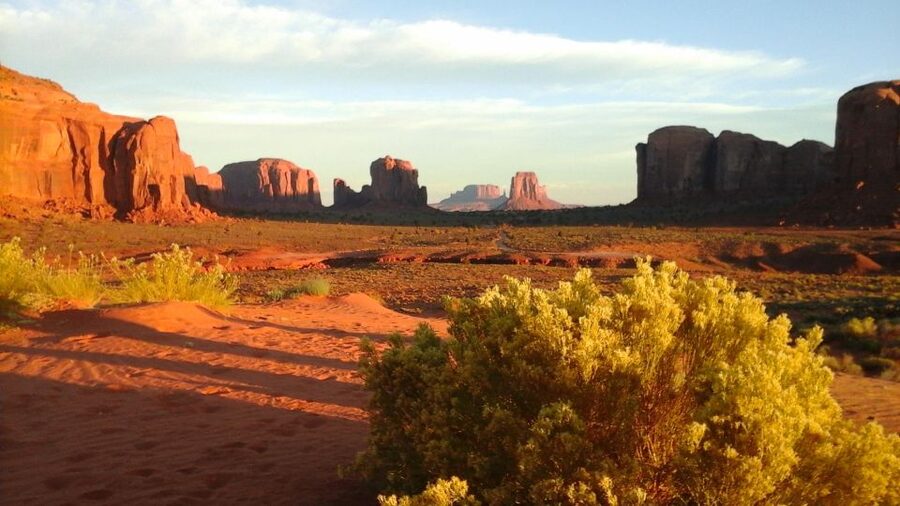 Monument Valley: Scenic 3.5-Hour Cultural Tour - Riding into the Back Country