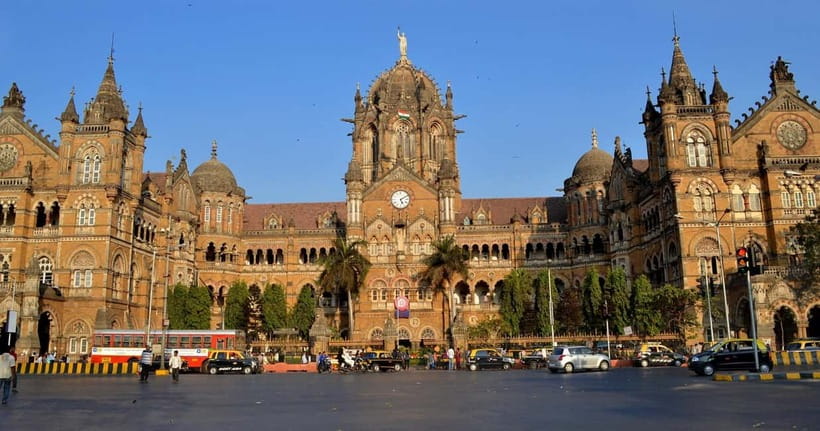 Mumbai: South Mumbai Heritage Walking Guided Tour - What the guides add to the walk