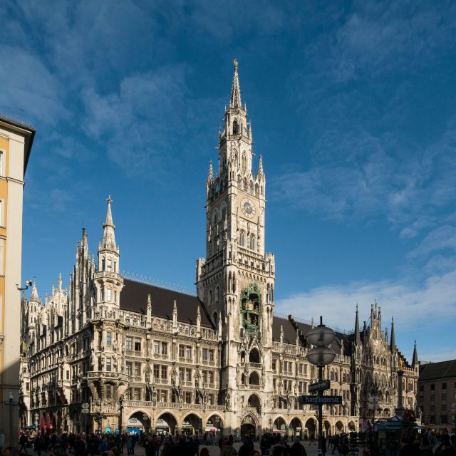 Munich: Guided Tour of the historic Town Hall on Marienplatz - The balcony where FC Bayern celebrates