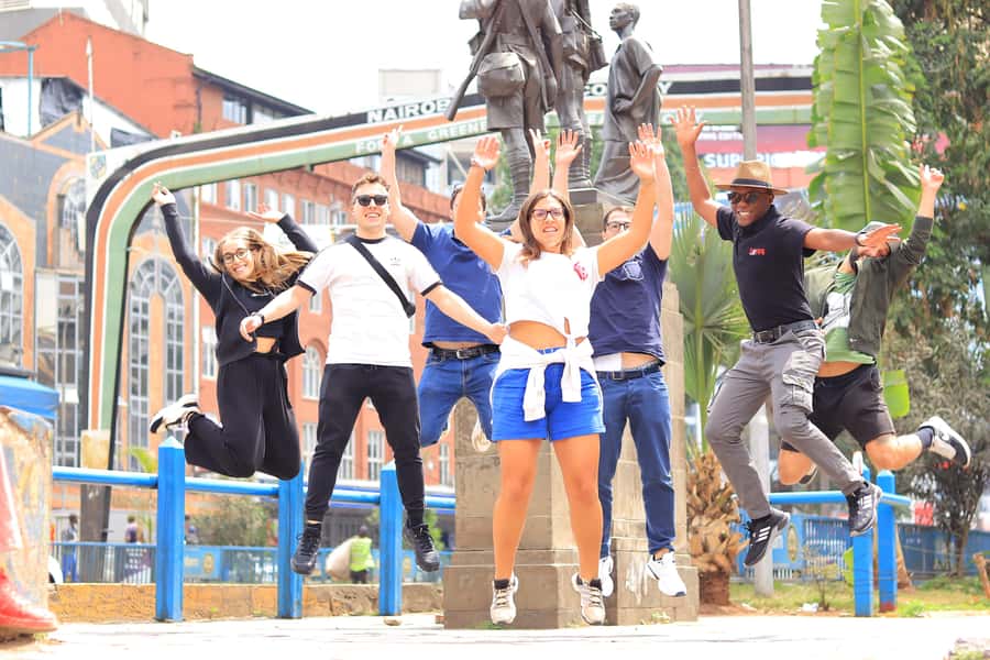 Nairobi: Historic and Modern Highlights Walking Tour - Starting on Koinange Street and learning the city’s rules