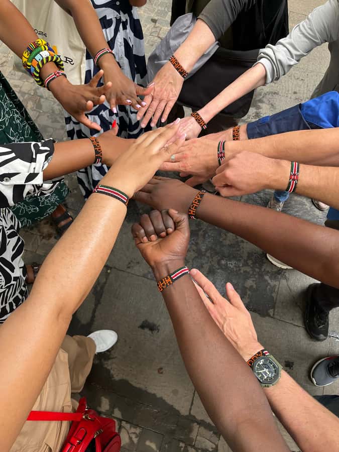 Nairobi: Historic and Modern Highlights Walking Tour - City Market, fruit, and practical shopping advice
