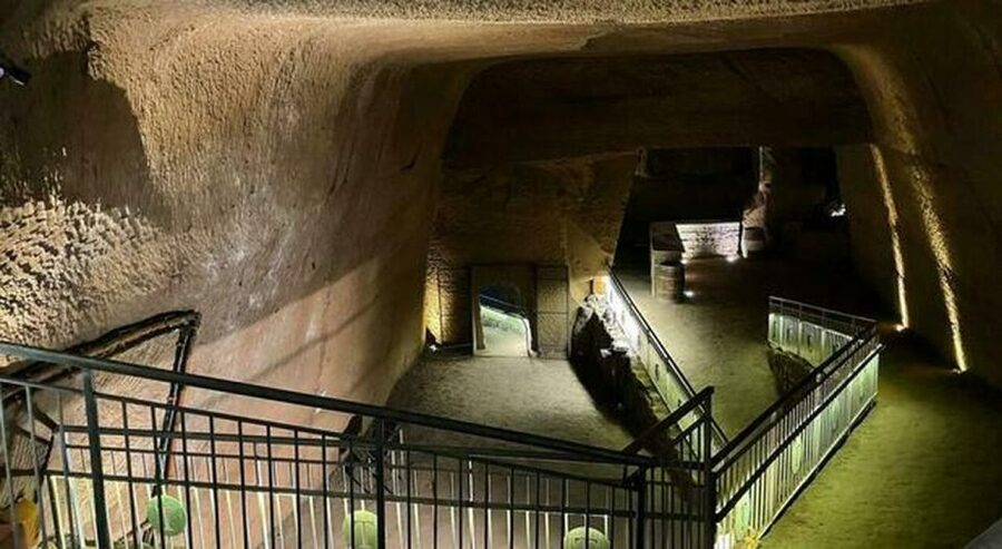 Naples: City and Lapis Museum Tour with an Archaeologist - Why Naples makes sense from below