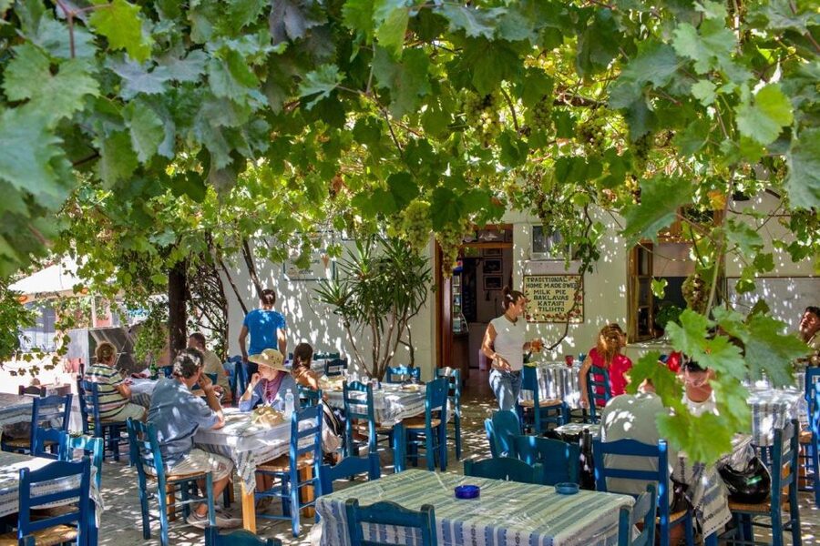 Naxos: Half-Day Guided History and Culture Sightseeing Tour - Meeting at Naxos Port and setting inland