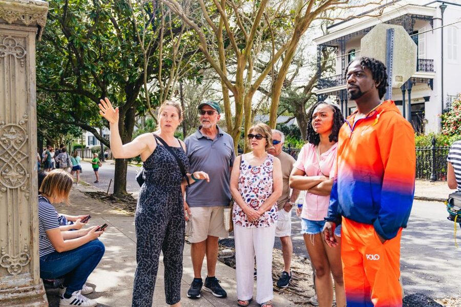 New Orleans: Garden District Food, Drinks & History Tour - The main meal: Cajun and Creole flavors in context