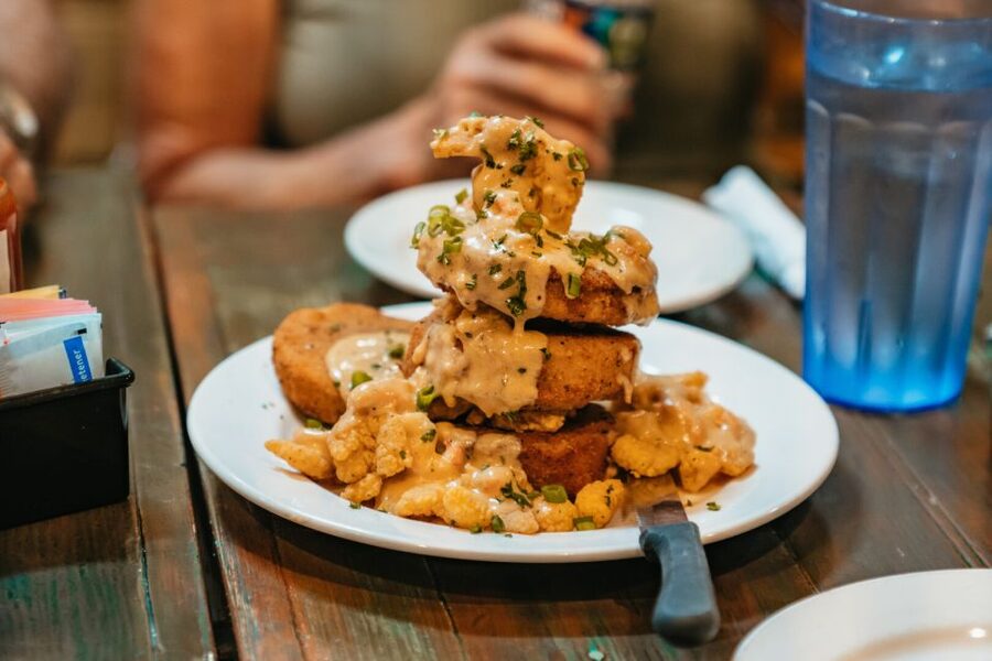 New Orleans: Garden District Food, Drinks & History Tour - Michelle Mashon’s guiding style