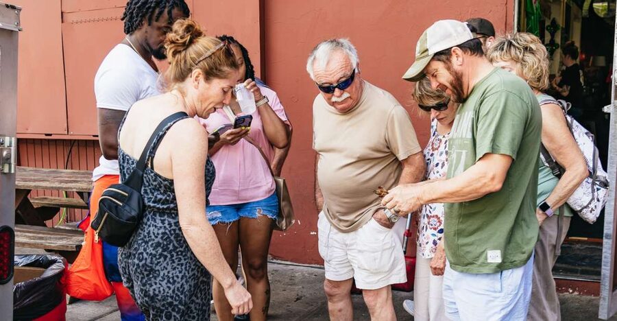New Orleans: Garden District Food, Drinks & History Tour - Meeting at Washington Avenue and Coliseum Street