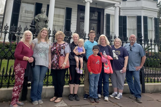 New Orleans Garden District History Walking Tour - Antebellum homes and Garden District architecture