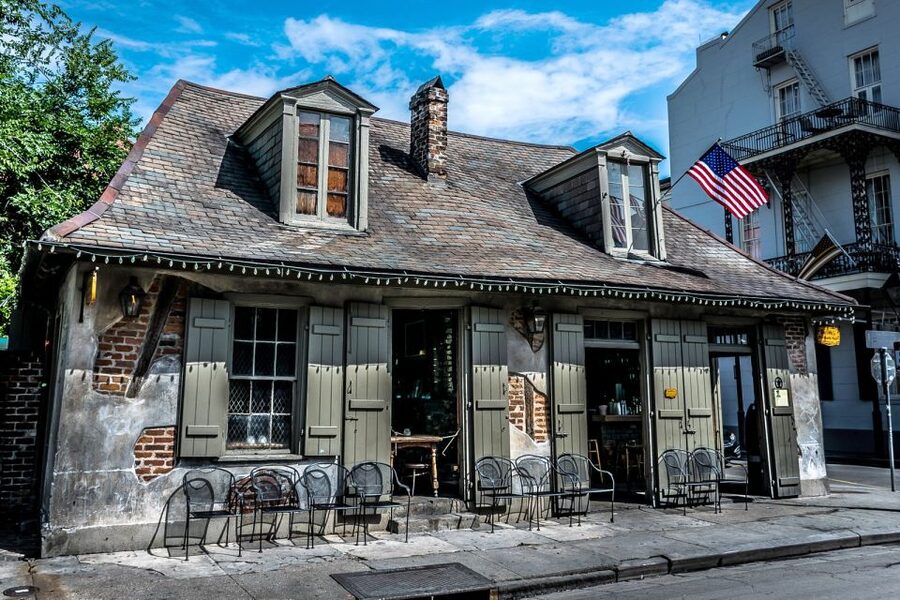 New Orleans: Wicked History Walking Tour with a Local Witch - Real ghost photos and the role of belief
