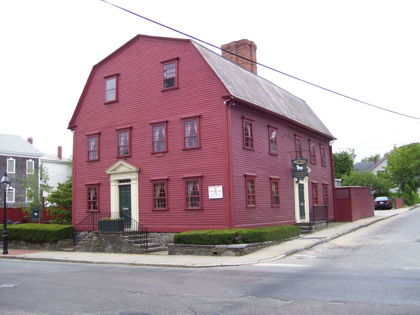 Newport: Historic District Ghosts Guided Walking Tour - Why Newport works so well after dark