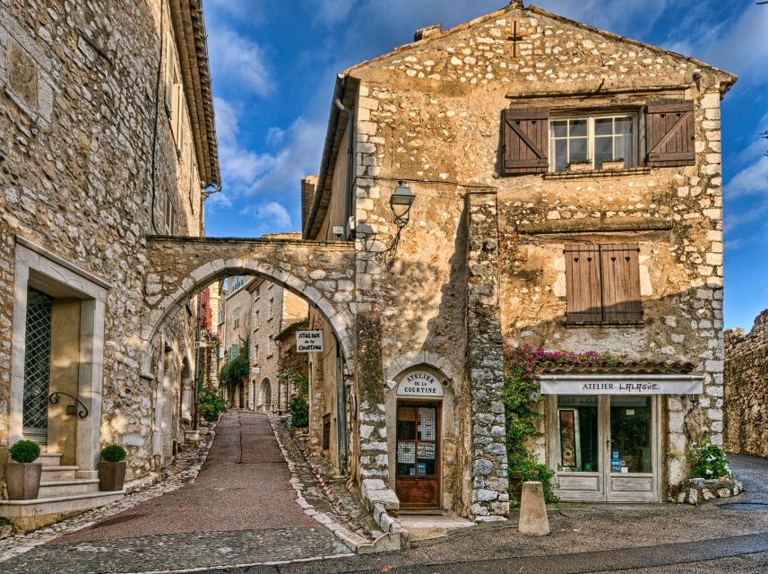 Nice: Medieval Villages Full-Day Guided Trip - Gourdon: a medieval village above the Mediterranean