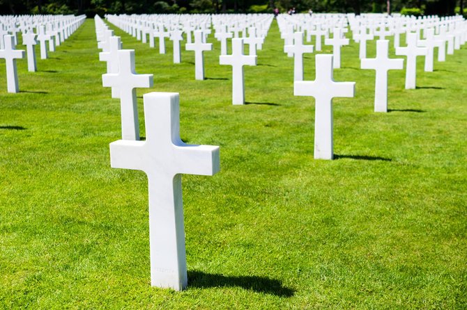 Normandy D-Day Small-Group Day Trip with Omaha Beach, Cemetery & Cider Tasting - Lunch in a small Normandy restaurant